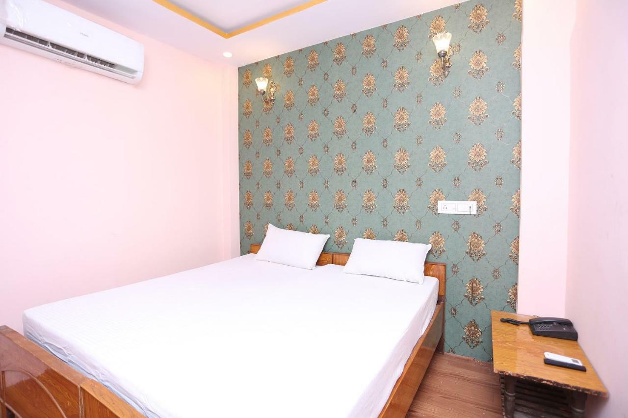 Spot On 45585 Hotel Aakash Ganga Varanasi Exterior photo