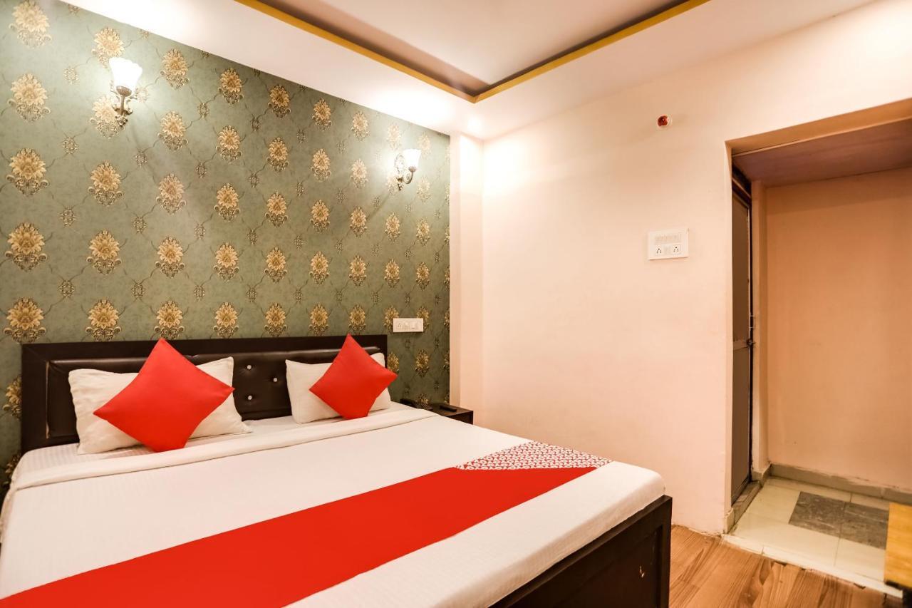 Spot On 45585 Hotel Aakash Ganga Varanasi Exterior photo
